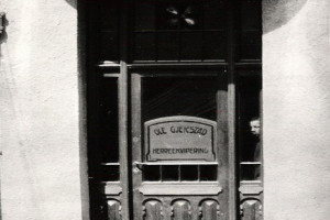 Bilde av Inngangsdøren til Ole Gjekstad